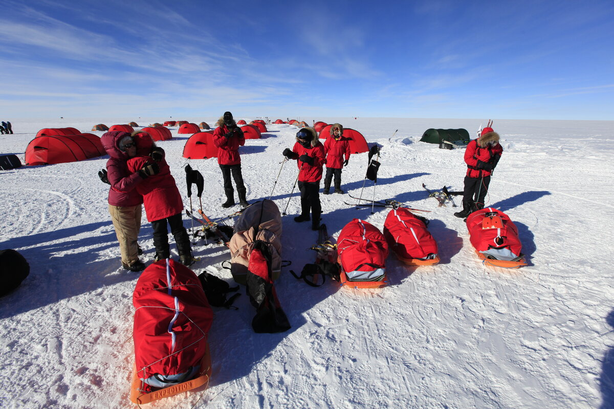 Ski Last Degree arrives at ALE's South Pole Camp