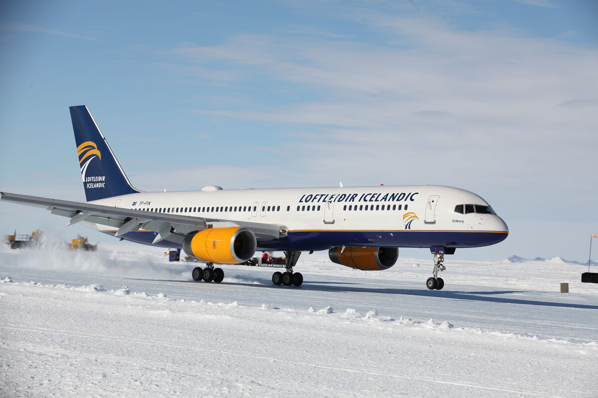 Boeing 757-200 ER 1st ever landing on Union Glacier